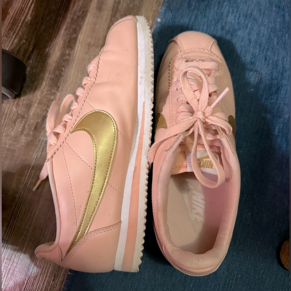 Pink Nike Cortez with gold check like new !